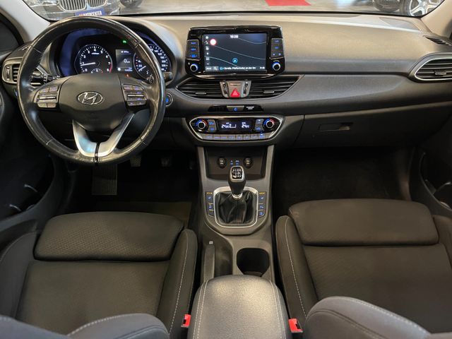 Hyundai i30 YES! Plus *PANO*AHK*KAMERA*NAVI*CARPLAY*TEMP