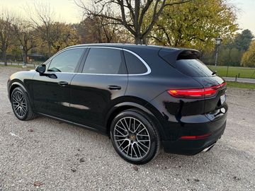 Porsche Cayenne - 8