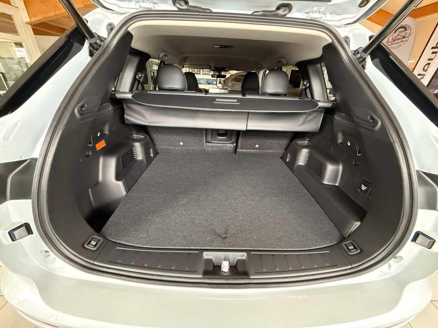 Fahrzeugabbildung Mitsubishi Outlander Plug-in Hybrid Intro Edition