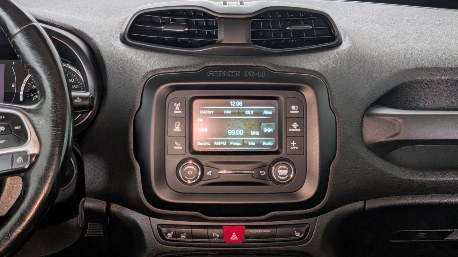 Fahrzeugabbildung Jeep Renegade 2.0 MultiJet II 140 AWD * AHK Night Eag