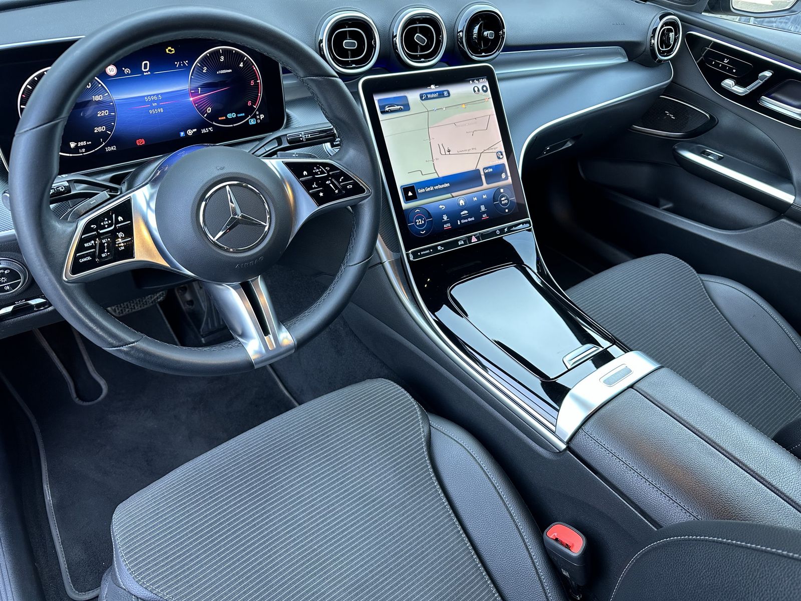 Fahrzeugabbildung Mercedes-Benz C 220d T Avantgarde NAV+LED+KAM+VCOCKPIT+CARPLAY