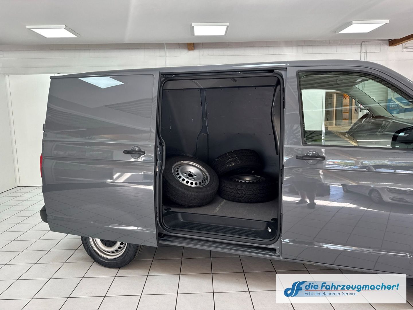Fahrzeugabbildung Volkswagen Transporter T6.1 Kasten 4MOTION AHK DAB Induktio