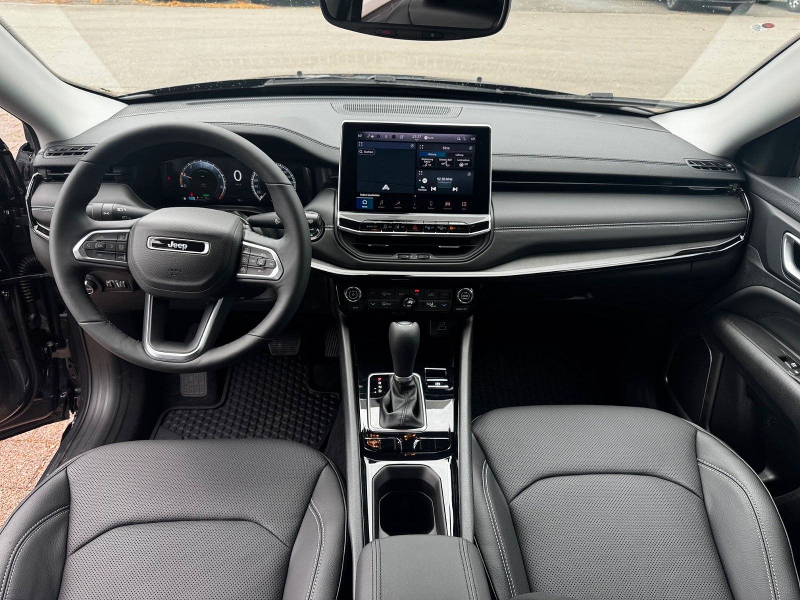 Fahrzeugabbildung Jeep Compass 1.5l Summit Navi ACC Sitzbelüftung  LED