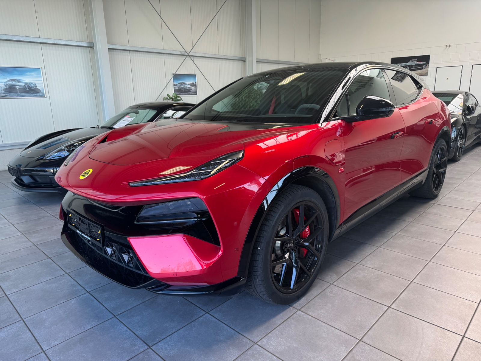Fahrzeugabbildung Lotus Eletre EDS 450 S 4WD Executive Seat 112 kWh
