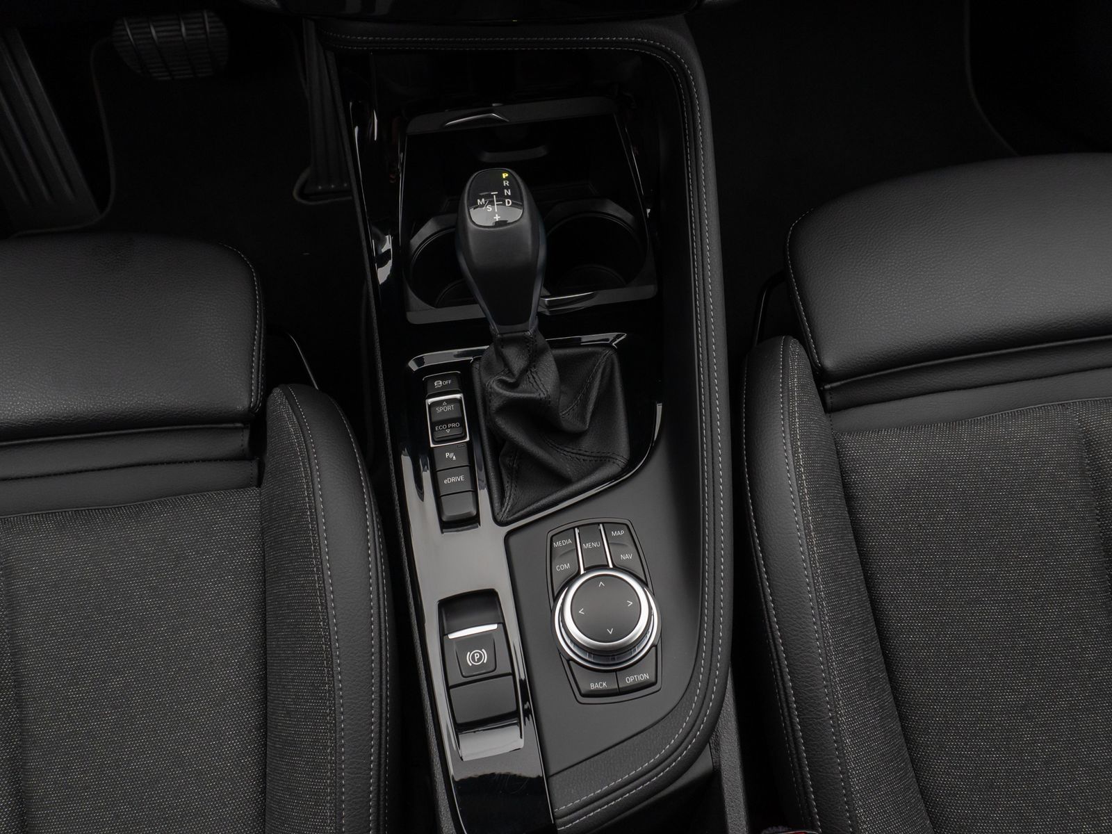 Fahrzeugabbildung BMW X1 xD25e Sport Line Kamera HUD DAB HiFi Komfort