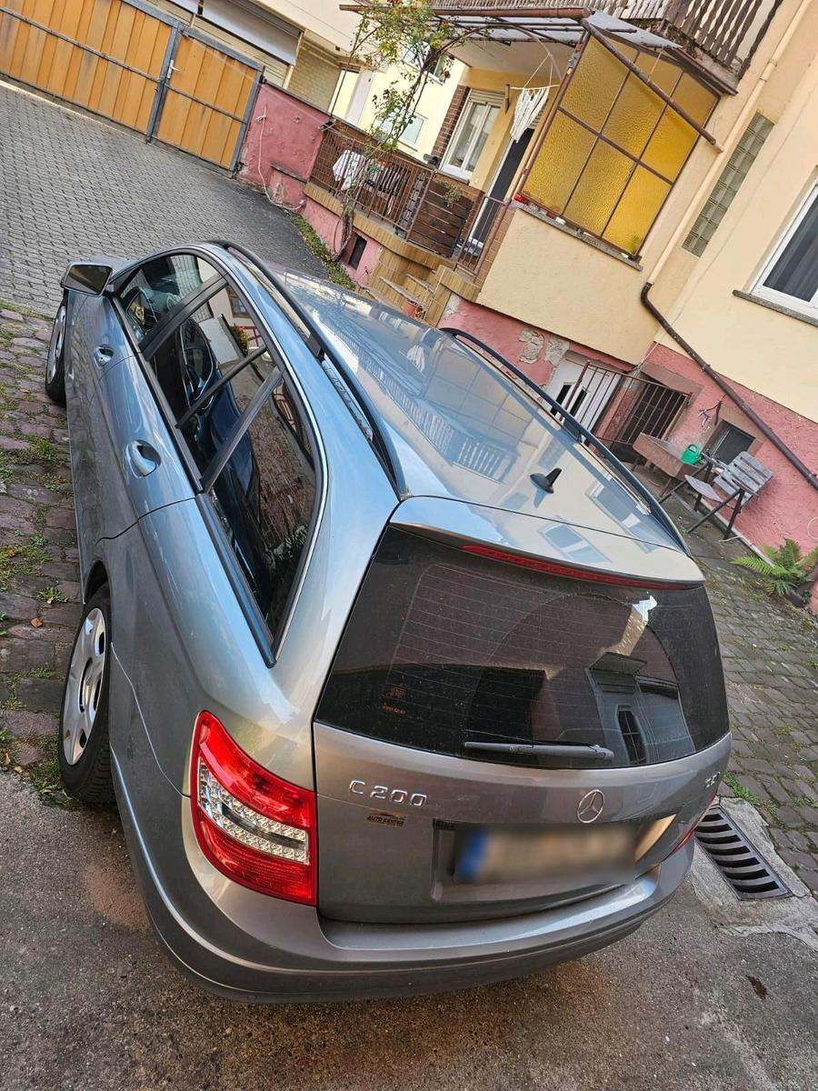 Mercedes-Benz C200 2010 — photo 11