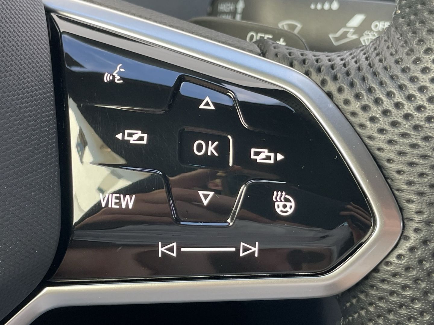Arteon 2.0 TSI DSG R-Line AHK/DCC/Kamera/Keyless