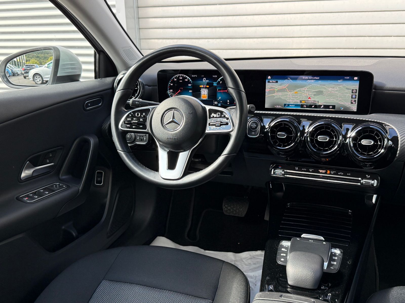 Fahrzeugabbildung Mercedes-Benz A 180 d Lim. Sedan Aut DAB GRA Navi Kamera SHZ