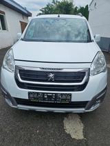 Peugeot Partner Tepee Style - Peugeot Partner mit Benzin-Antrieb