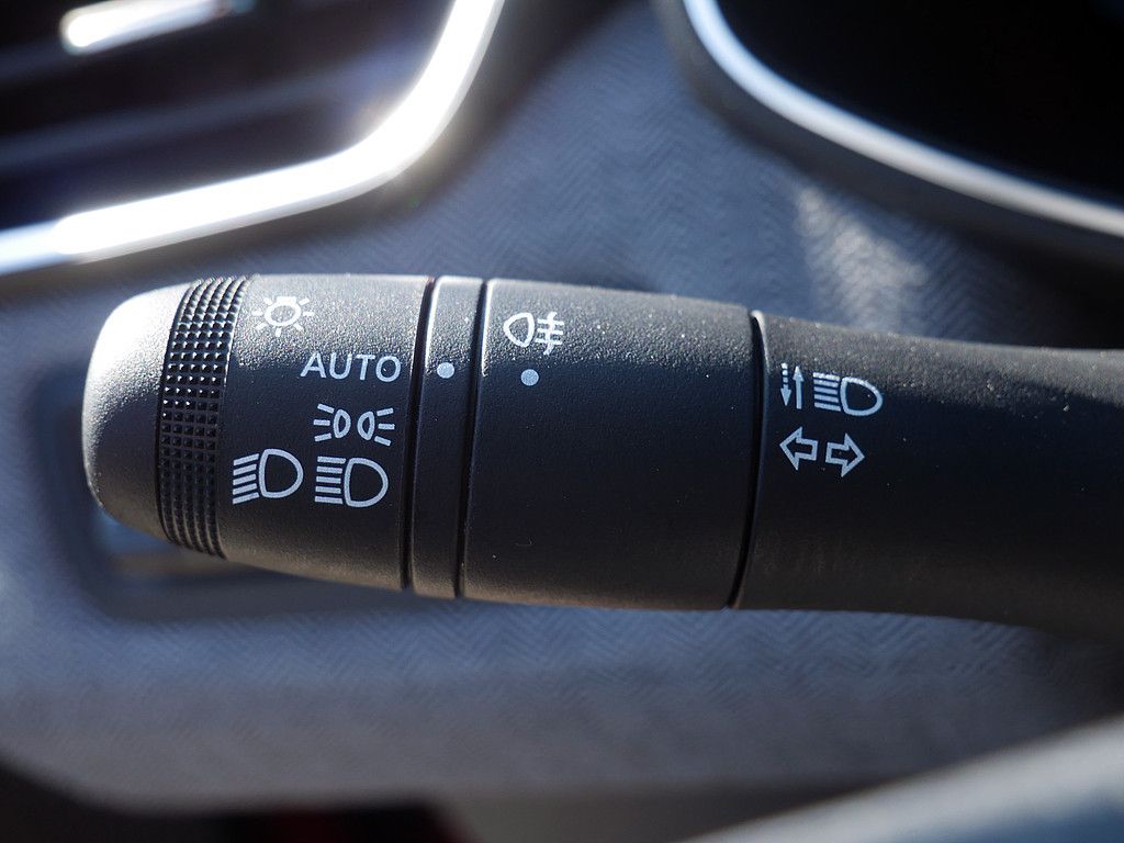 Fahrzeugabbildung Renault Clio Techno TCe 90 KLIMA PDC SHZ KAMERA NAVI LED