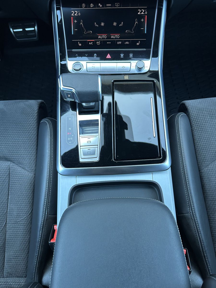 Fahrzeugabbildung Audi Q7 50 TDI S-Line Black 7Sitzer NAV+MATRIX+AHK+VC