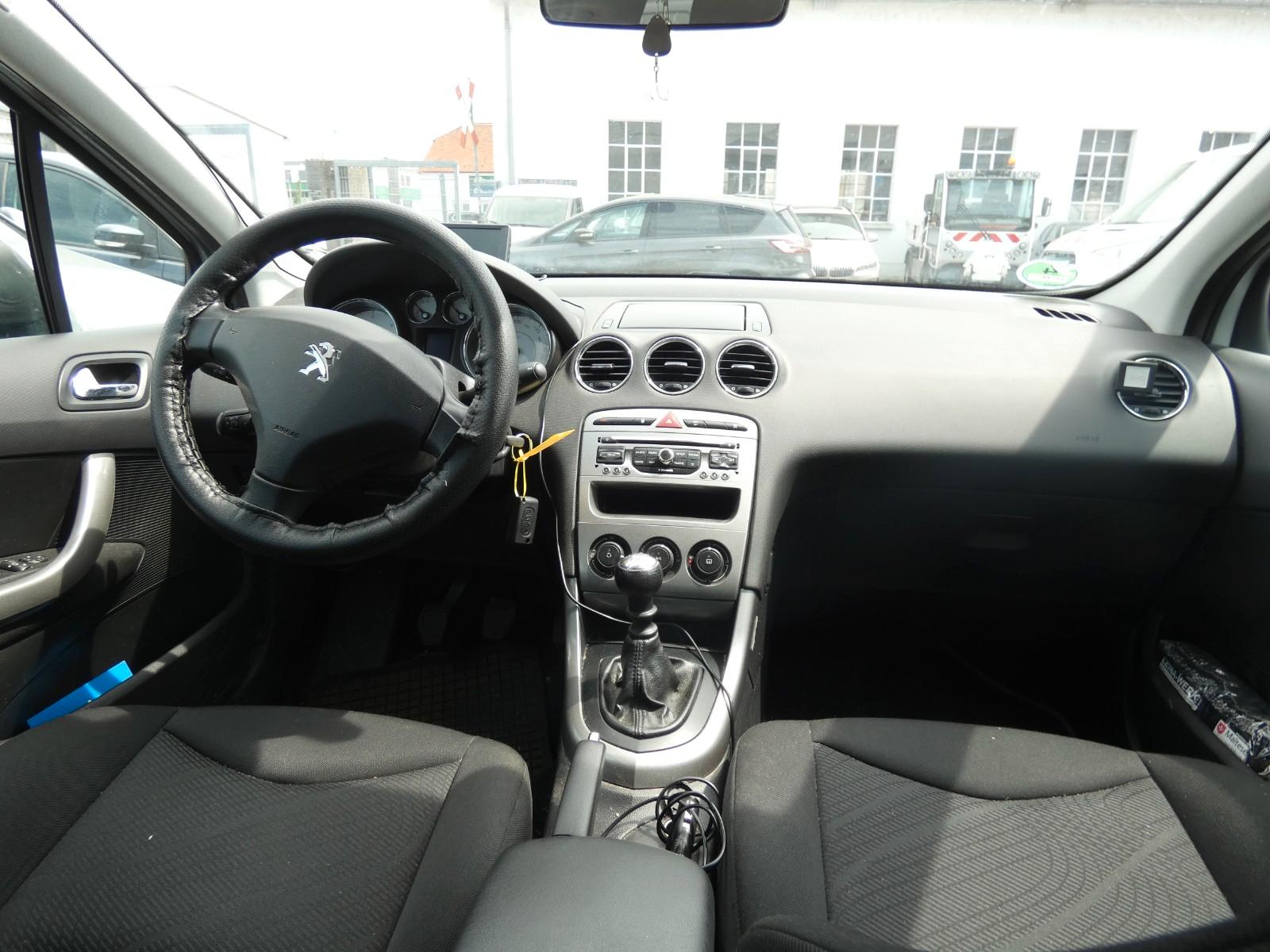 Peugeot 308 2012 — photo 10