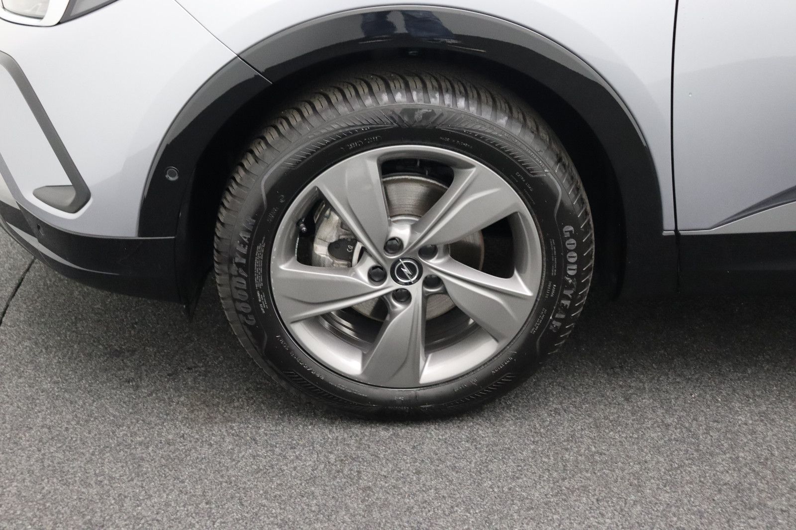 Fahrzeugabbildung Opel Grandland 1.2 GS Line AUT/LED/Navi/ACC/RK