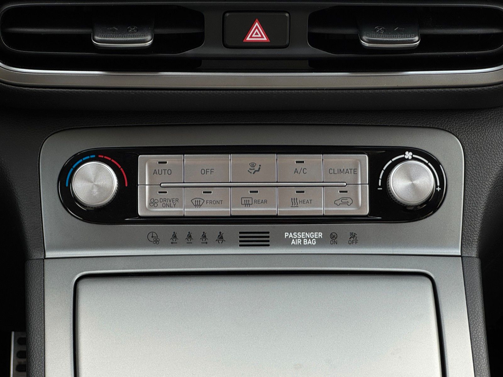 Fahrzeugabbildung Hyundai KONA E Select ACC LHZ SHZ LKAS PDC Kam CarPlay