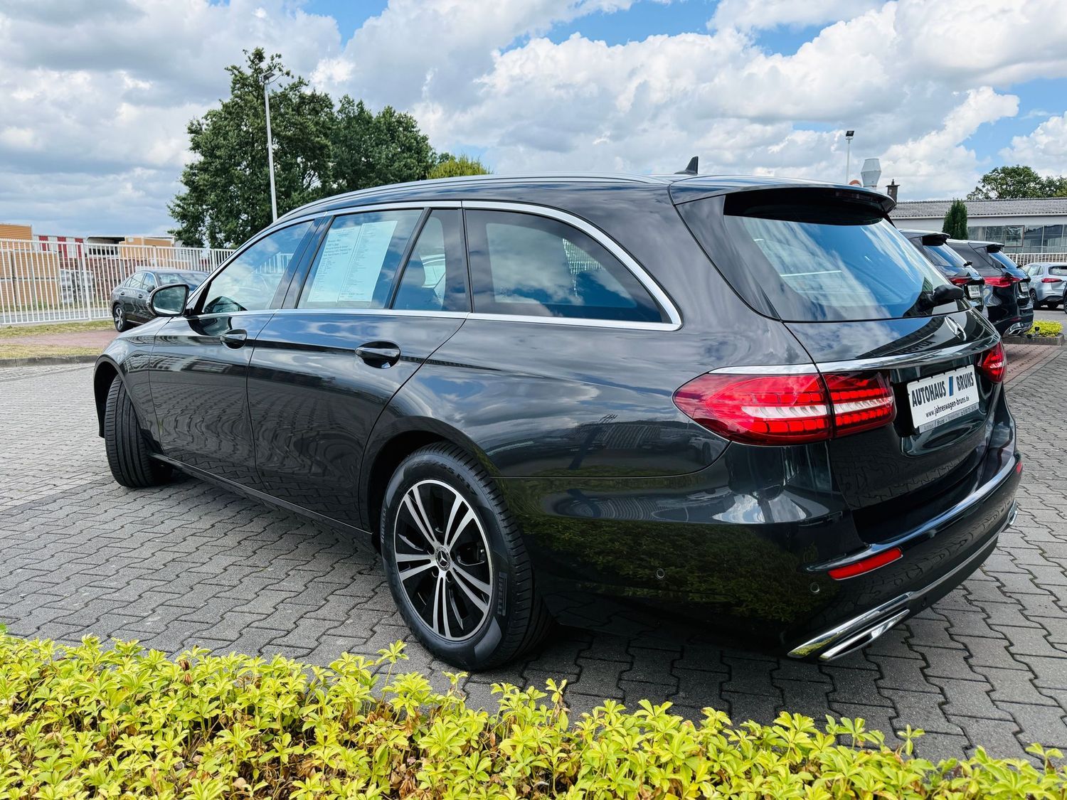 Fahrzeugabbildung Mercedes-Benz E 220 T d AVANTGARDE, Standheizung, MBUX Premium