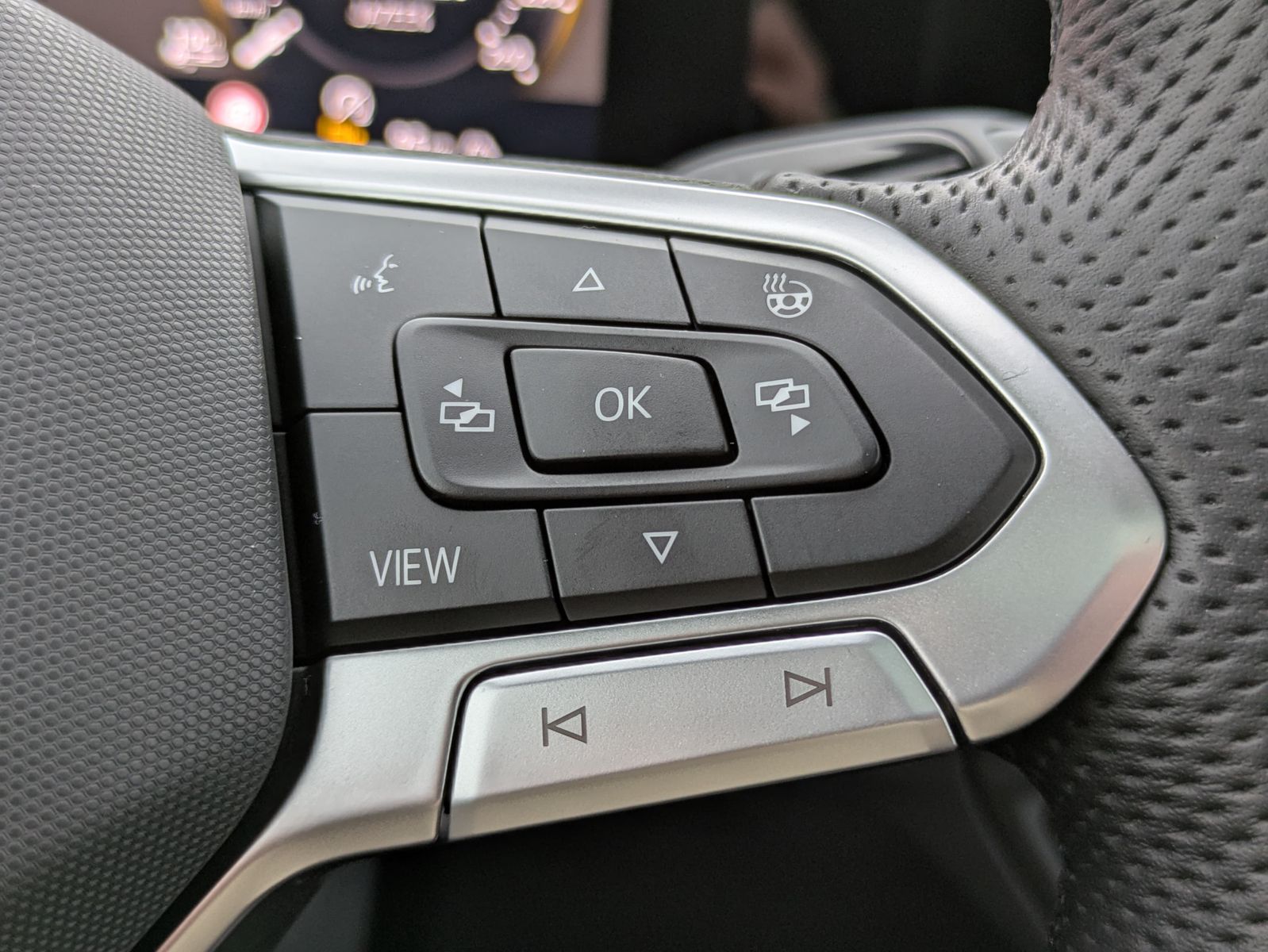 Fahrzeugabbildung Volkswagen Tayron 2.0 TDI 4M R-Line 7Si*MATRIX*AHK*PANO*HUD