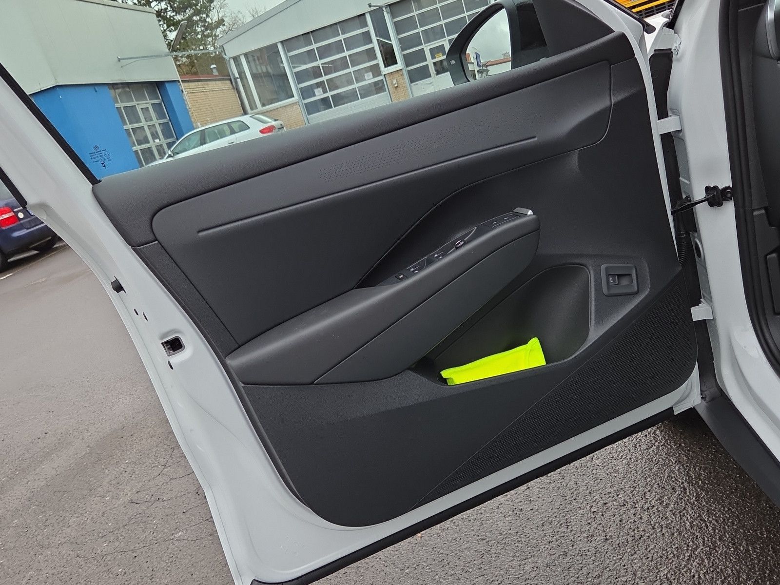 T-Roc neu R-Line 1.5 eTSI OPF DSG Pano AHK