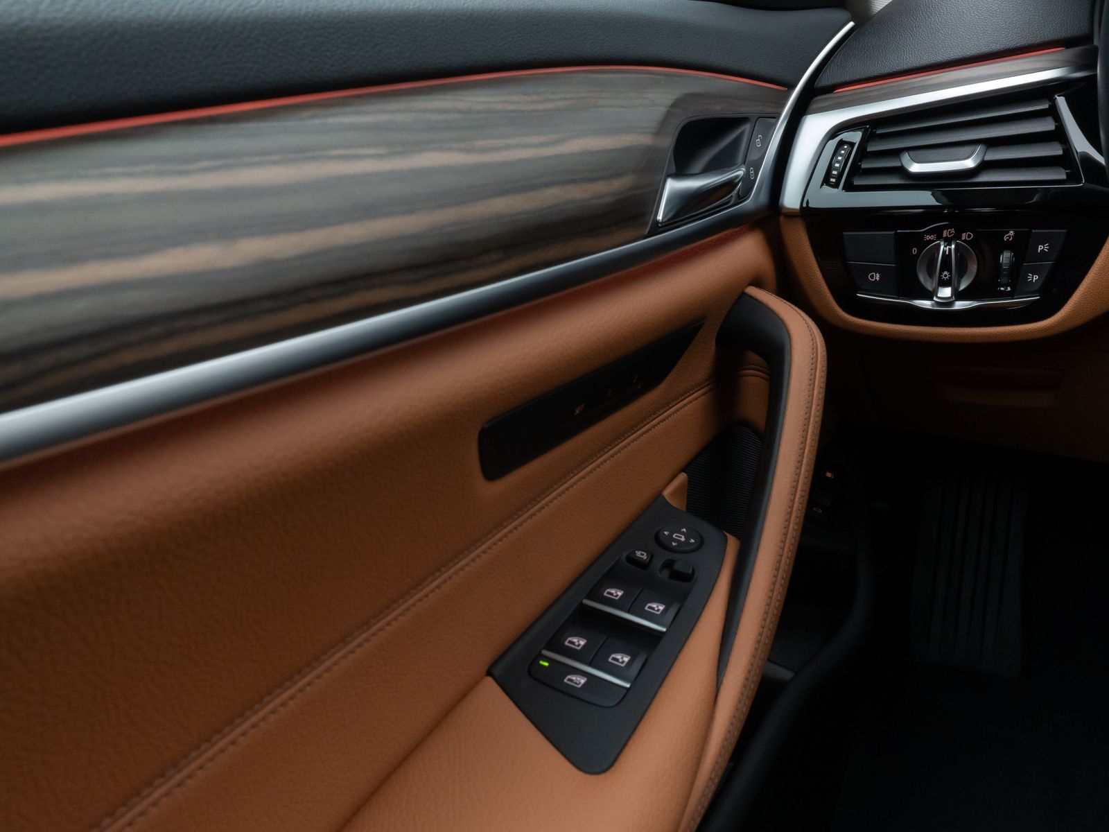 Fahrzeugabbildung BMW 530e Kamera Laser HUD DAB 4Klima ACC Komfortsitz