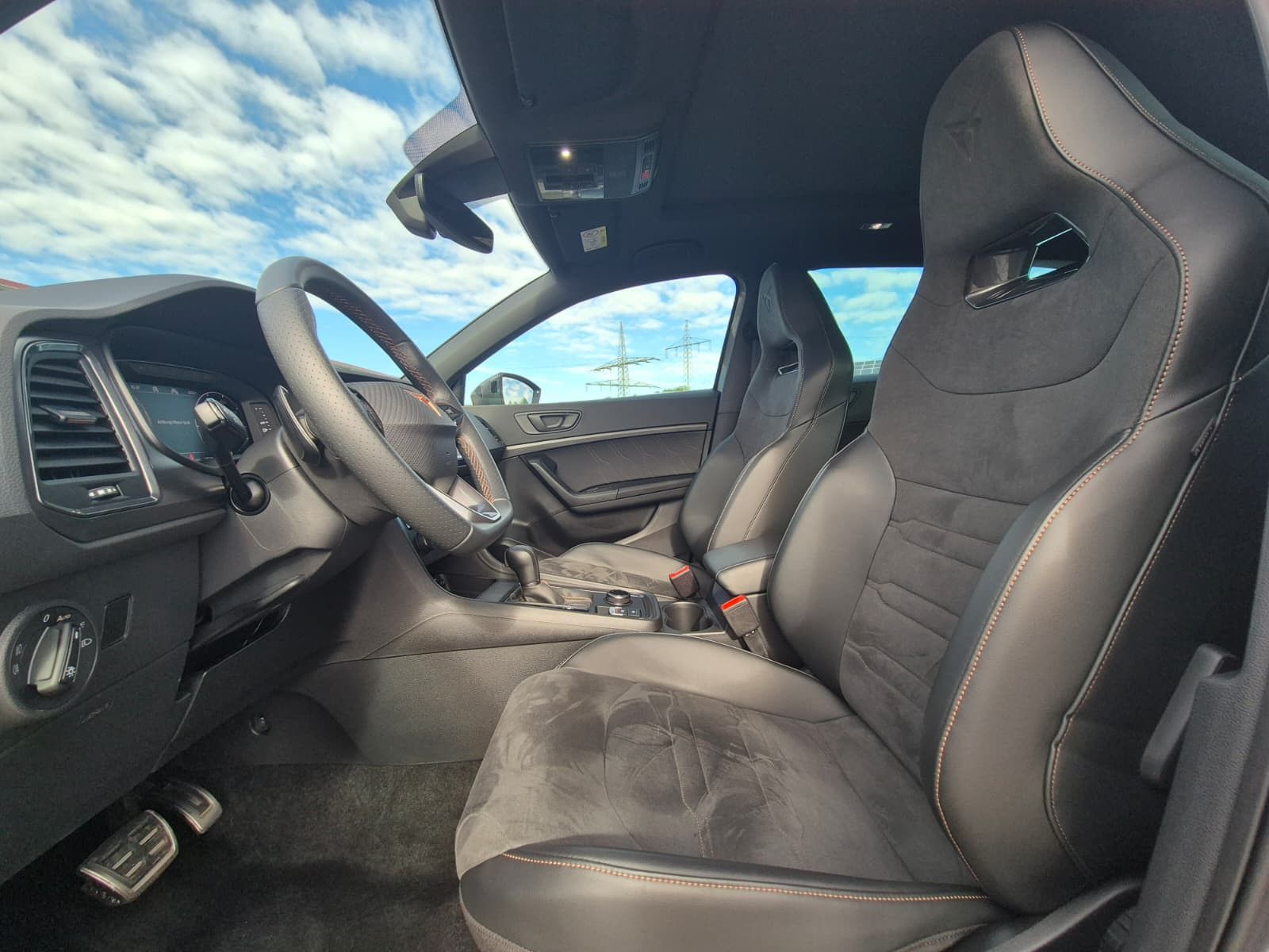 Fahrzeugabbildung CUPRA Ateca 1.5 TSI DSG PANO*DINAMICA*ACC*KAM*AHK*19"