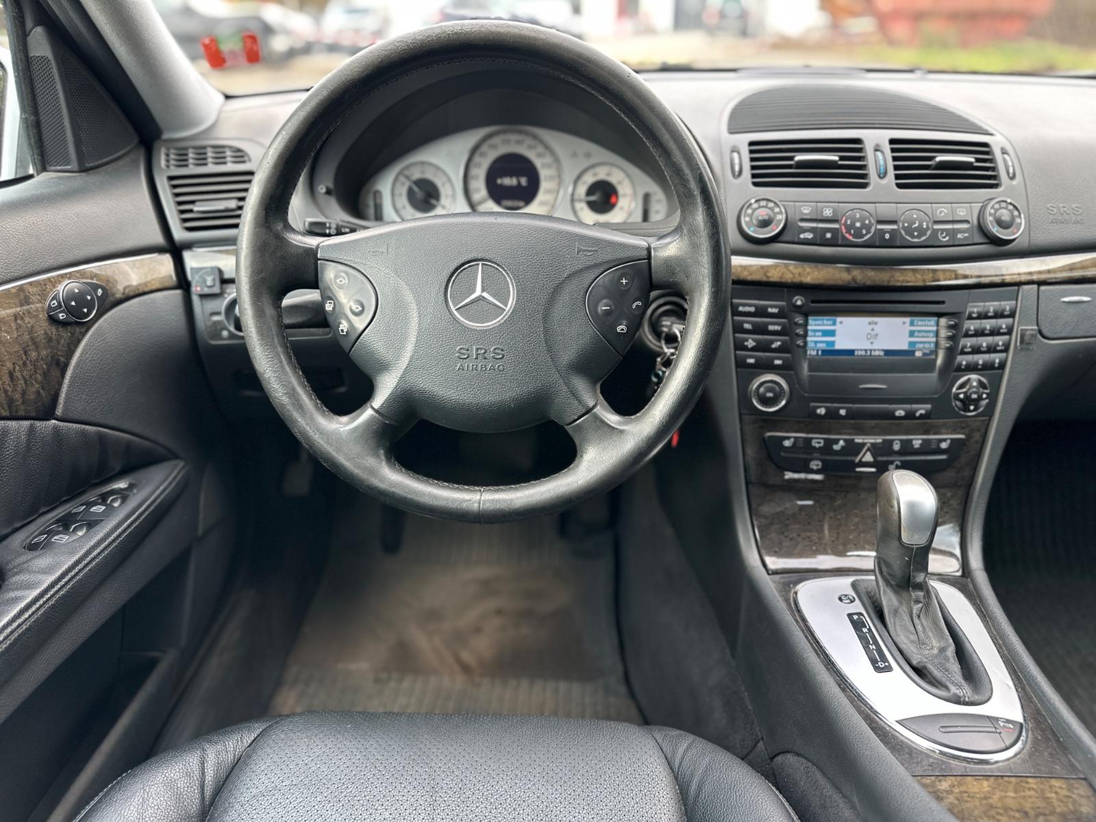 Mercedes-Benz E240 2005 — photo 20