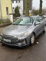 Hyundai Elantra - Hyundai Elantra: Limousine