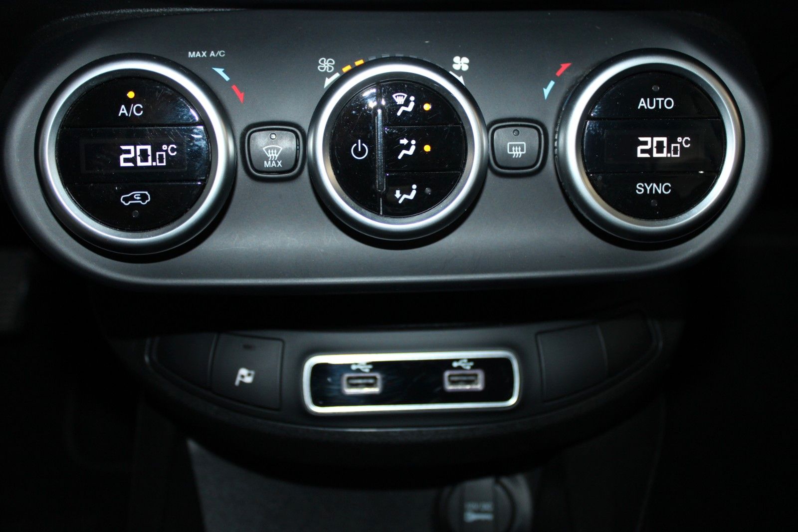 Fahrzeugabbildung Fiat 500X 1.3 FireFly Turbo Aut. CROSS mit AHK uvm.