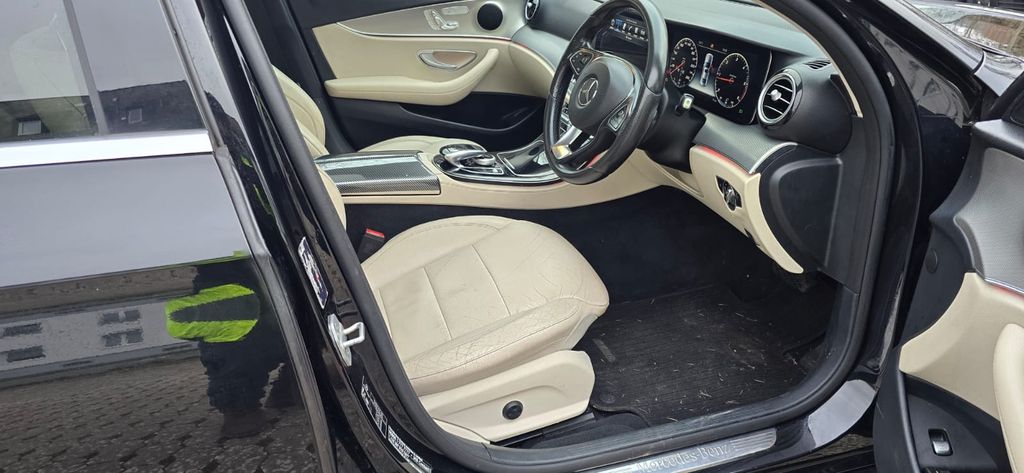 Image of Mercedes-Benz E 220