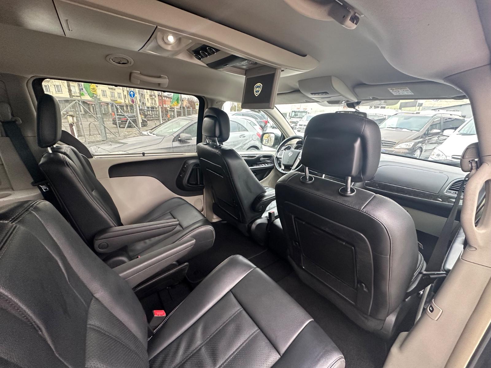 Lancia Voyager 2,8 PLATINUM/ DVD / AHK / KLIMA HINTEN