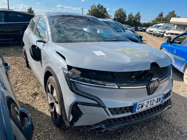 Renault Megane Iconic 220 Comfort Range / GW212