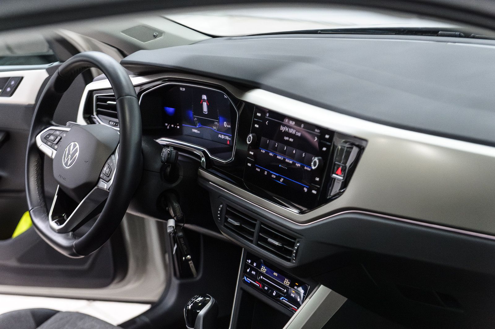 Fahrzeugabbildung Volkswagen Polo VI Move 1.0 LED+APP+BEATS+SHZ+KAMERA