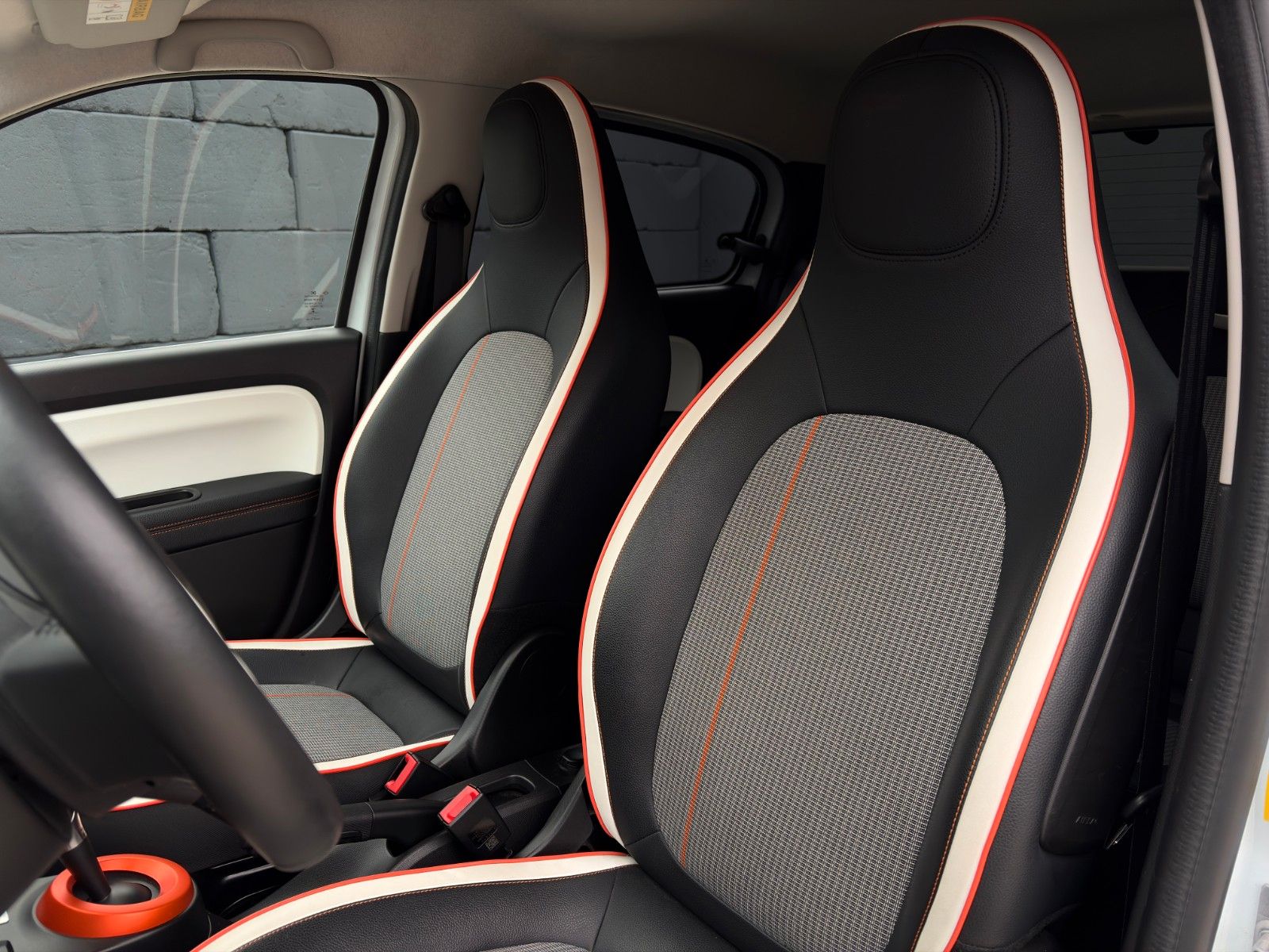 Fahrzeugabbildung Renault Twingo Vibes E Temp SHZ PDC R-Kam CarPlay Navi