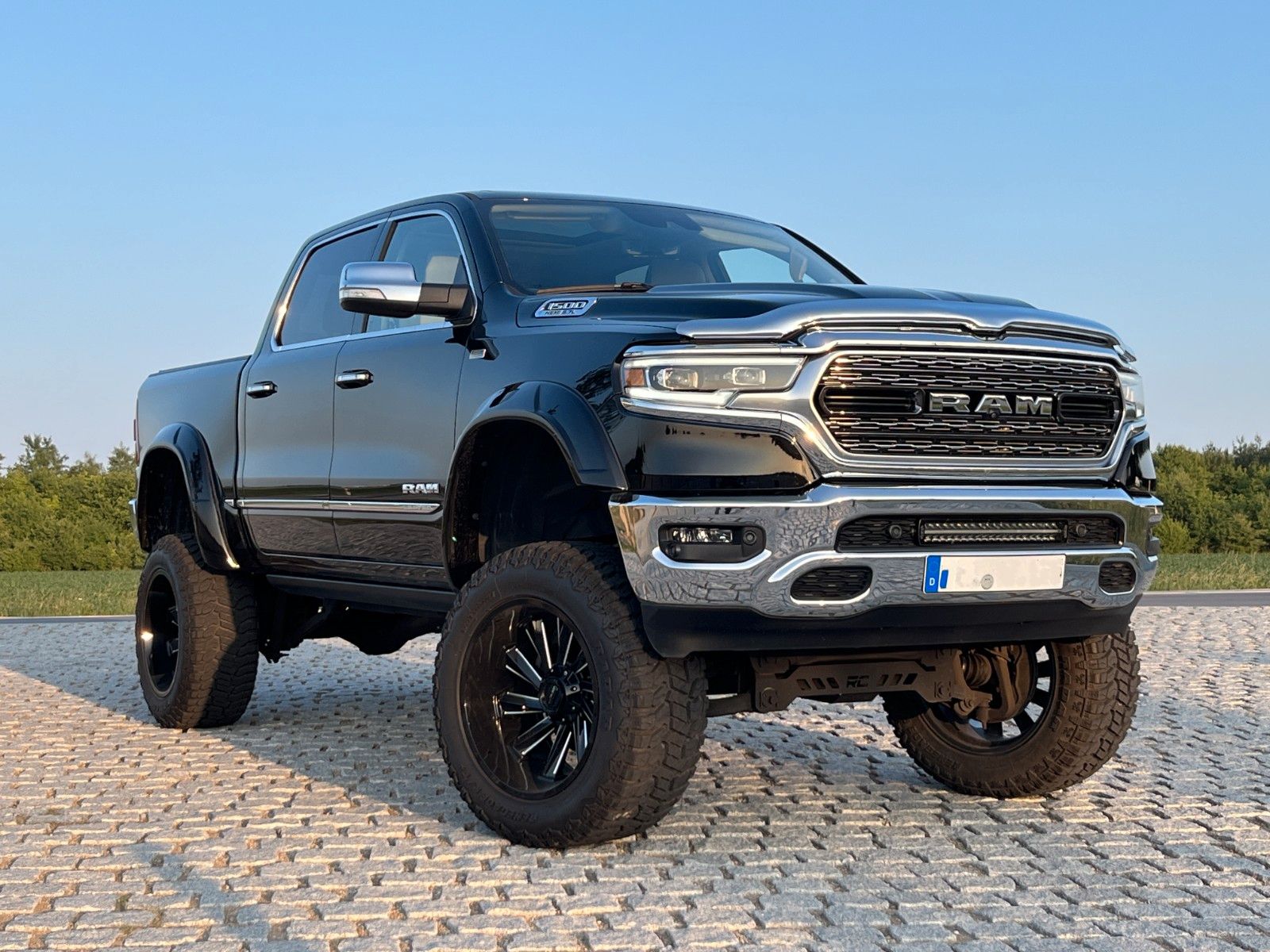 Fahrzeugabbildung Dodge RAM 1500 Limited  10"höher Alles Eingetragen!!!
