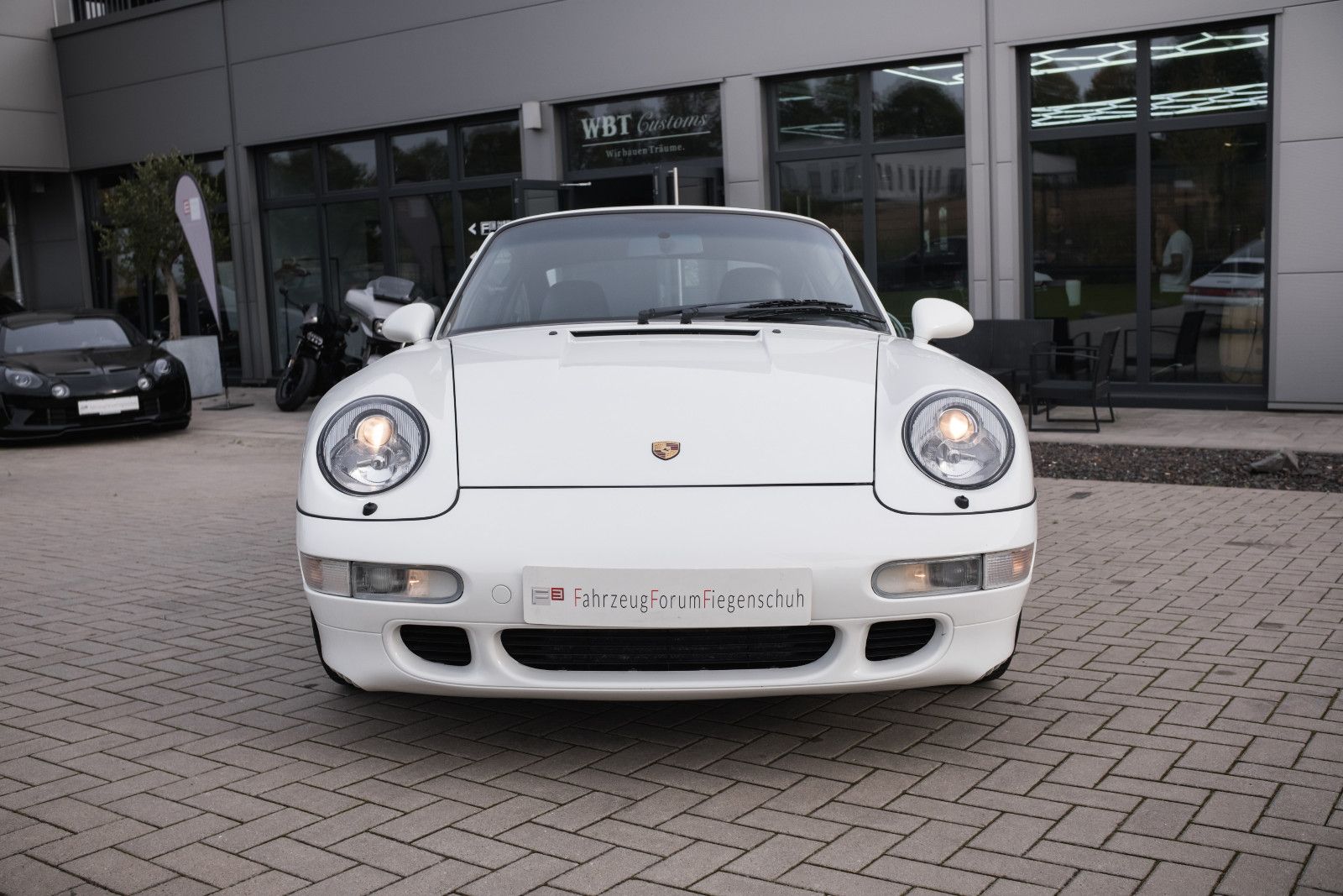 Fahrzeugabbildung Porsche 993/911 Carrera Coupé DAB-Tuner-Navigation