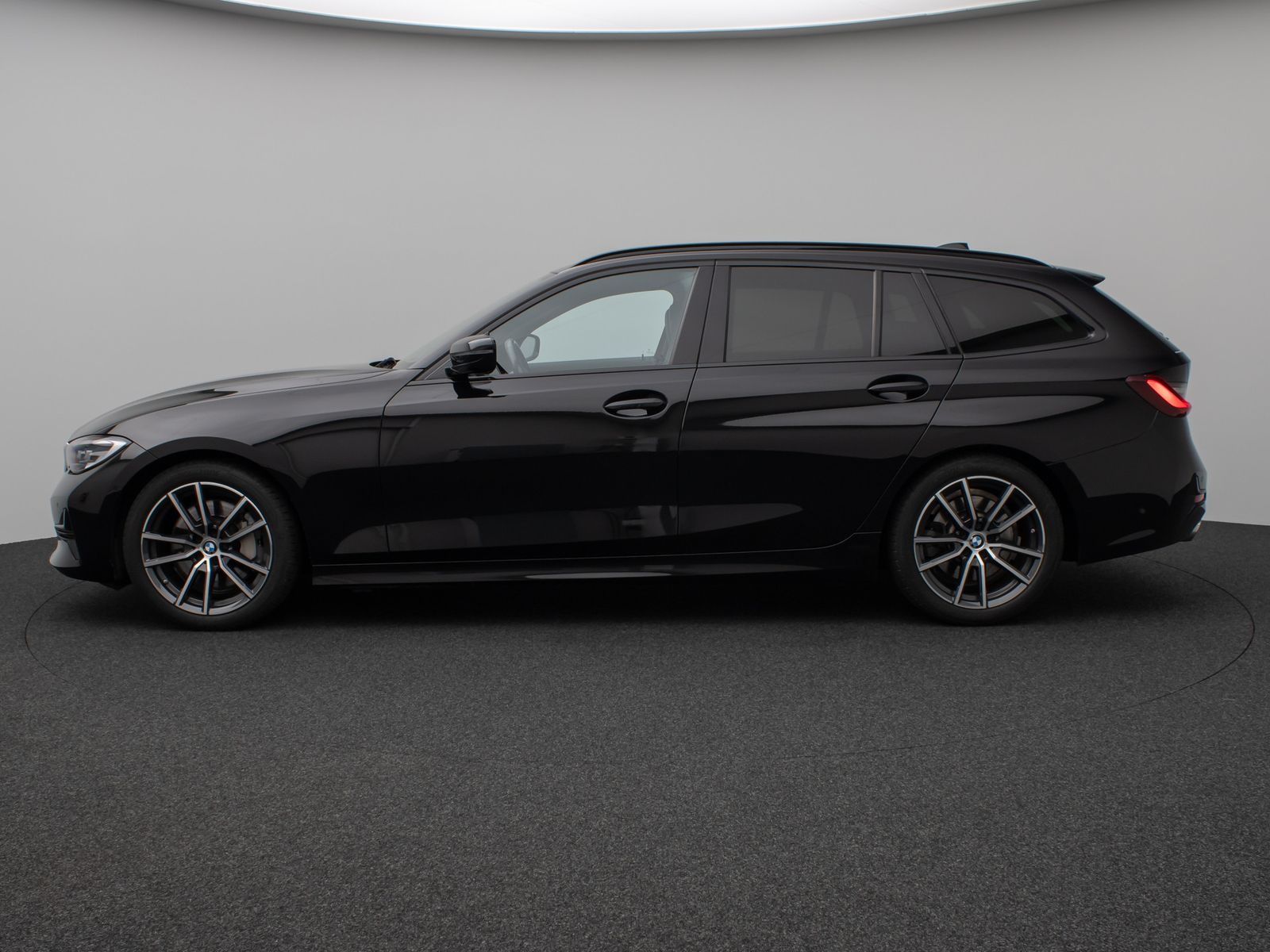 Fahrzeugabbildung BMW 330i Sport Line Kamera Lenkhz HiFi Komfort Alarm