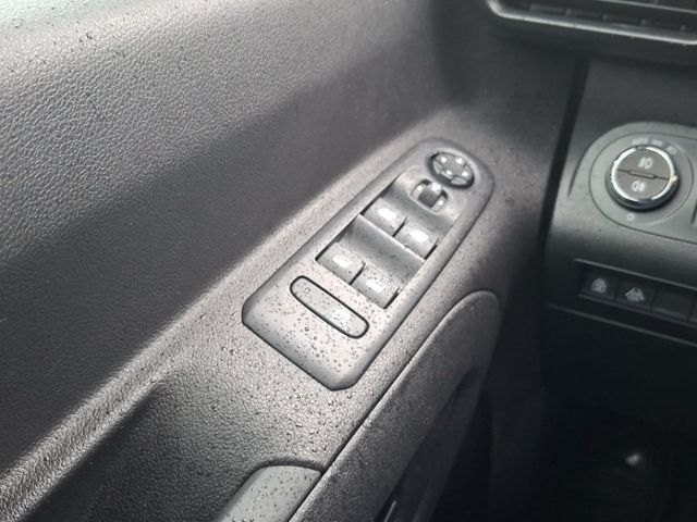 Fahrzeugabbildung Opel Combo Life E Ultimate XL Rollstuhlgerecht