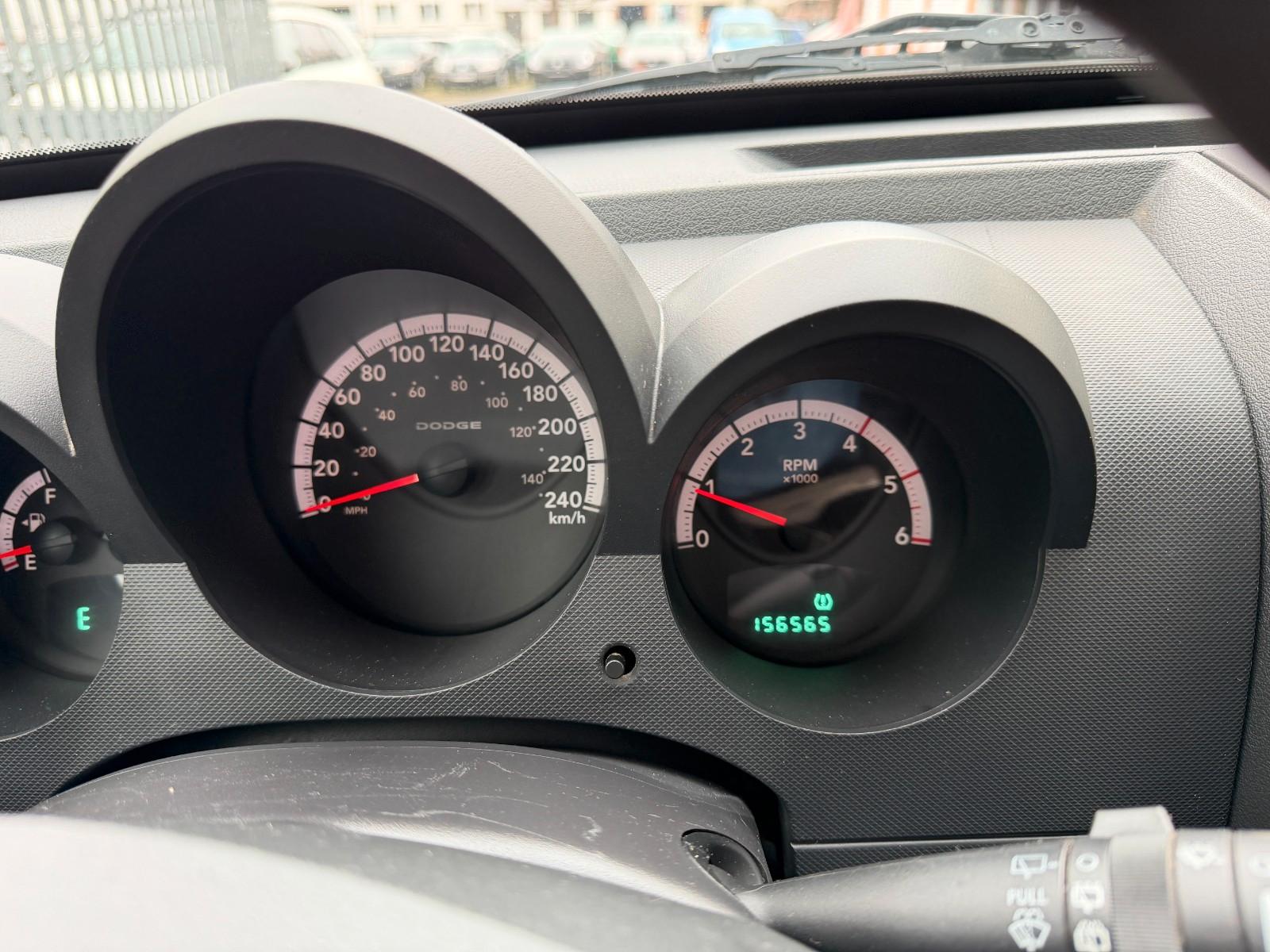 Dodge Nitro 2.8 177ch - Attelage - Pneus hiver - Barre de toit - Jantes aliage