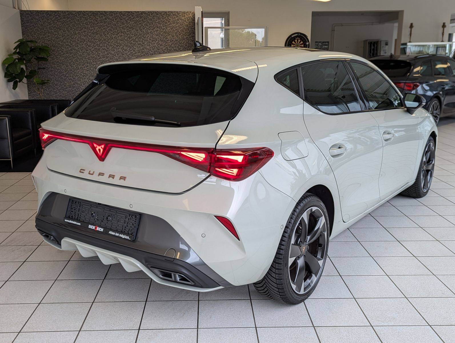 CUPRA Leon 1.5 eTSI Sennh. Matrix Pano Edge/Dynamic - Image 7