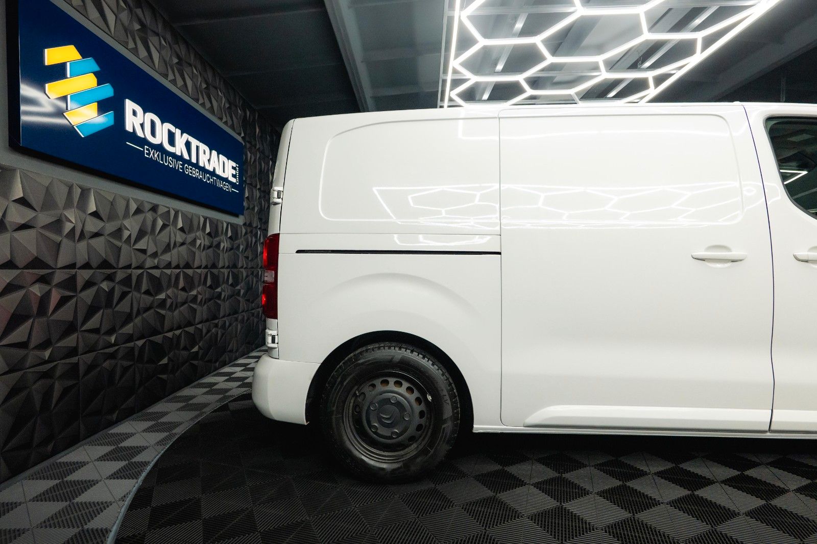 Fahrzeugabbildung Citroën Jumpy Kasten Club M Automatik *Regalsystem*360°*
