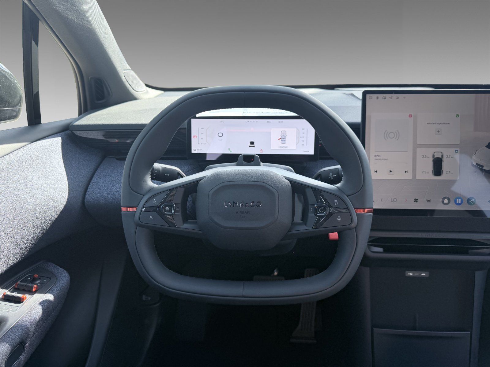 Lynk & Co 02