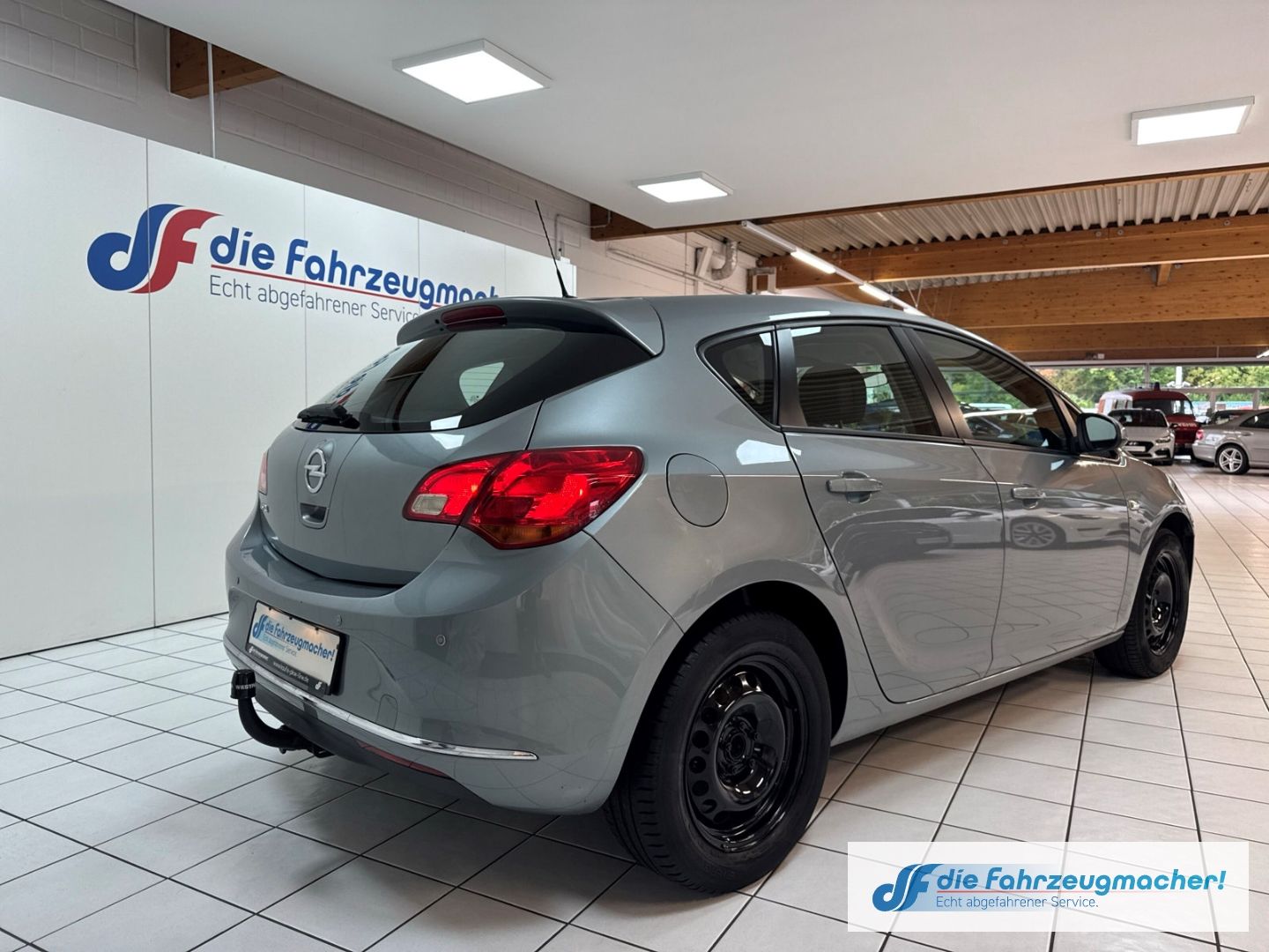 Fahrzeugabbildung Opel Astra J Selection 1.6 GA Klima el.SP Spieg. behe