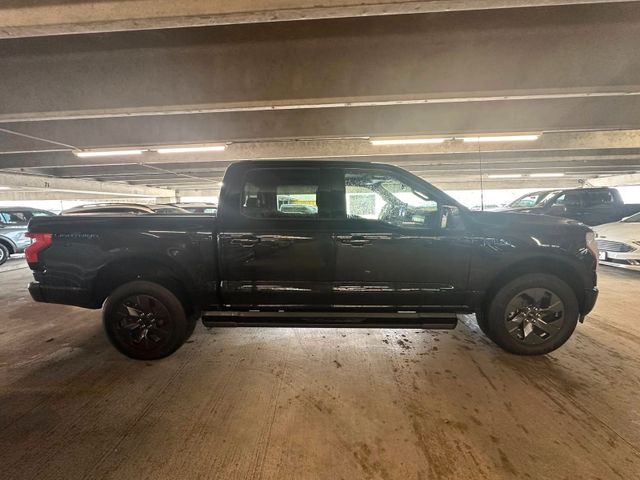 Ford F150 Lightning Lariat grosse Batterie im Vorlauf
