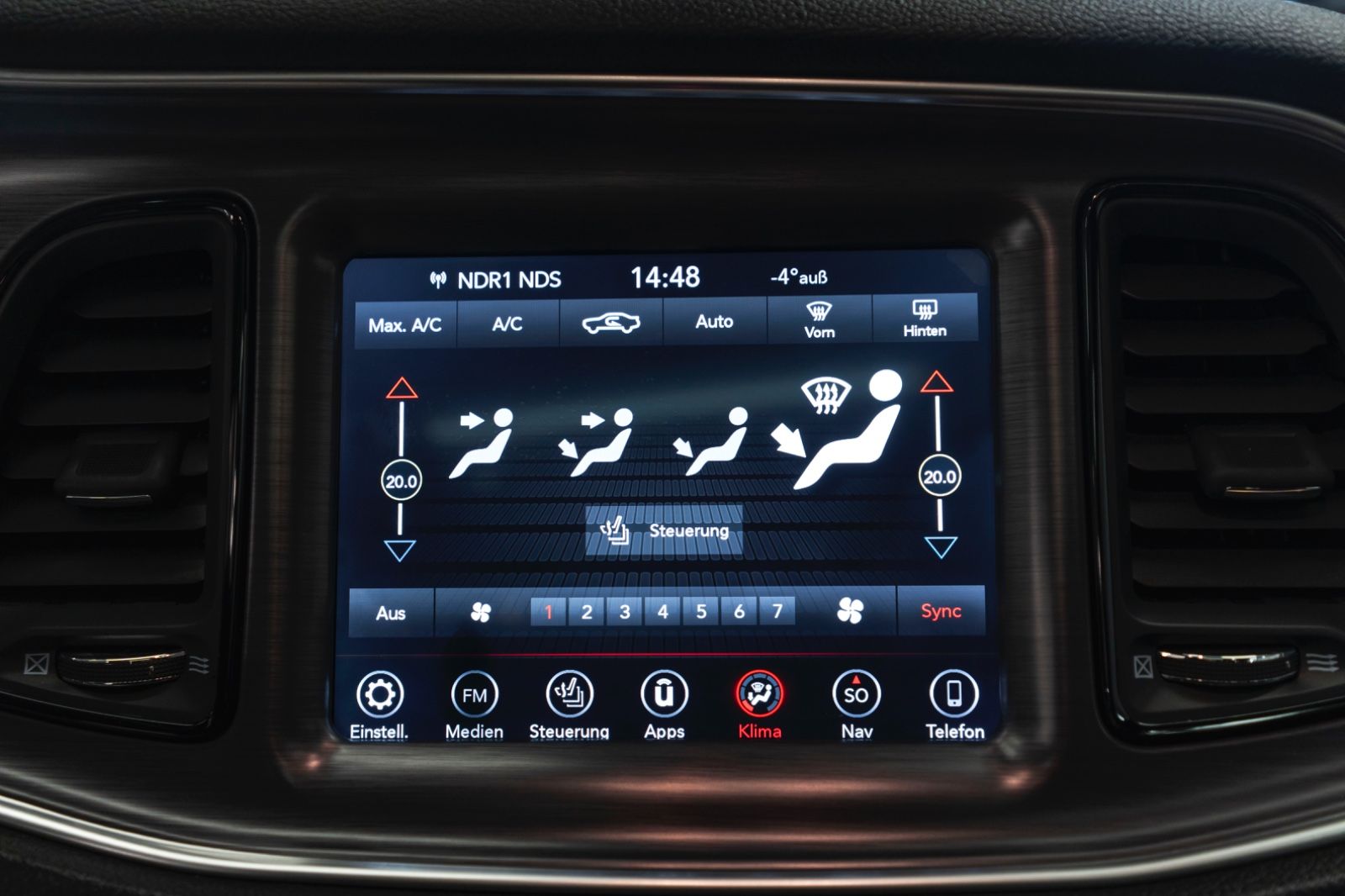 Fahrzeugabbildung Dodge Challenger 3,6L SXT ALPINE KAM CARPLAY M+S