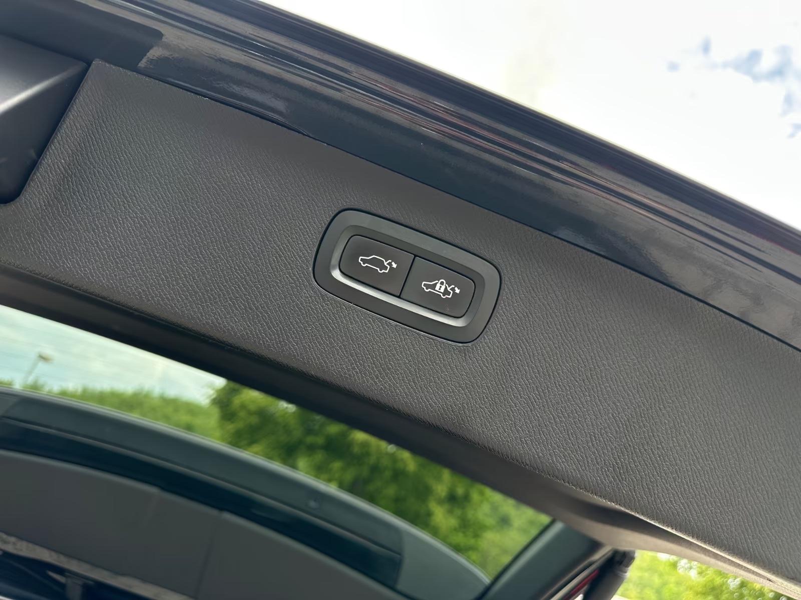 Volvo XC90 R-Design AWD KEY Stand AHK Pano ACC Luft