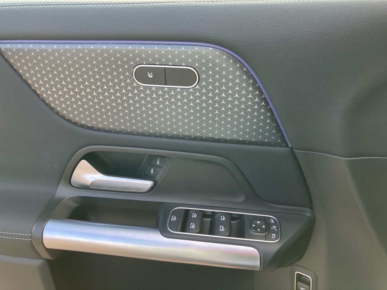 Fahrzeugabbildung Mercedes-Benz EQA 250+ BONUS+PANO+LENKRADHEIZ+KAMERA+