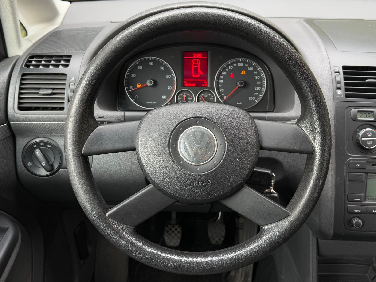 Fahrzeugabbildung Volkswagen Touran 2.0 FSI Goal NAVI+AHK+PDC+TEMP+ALLWETTER+