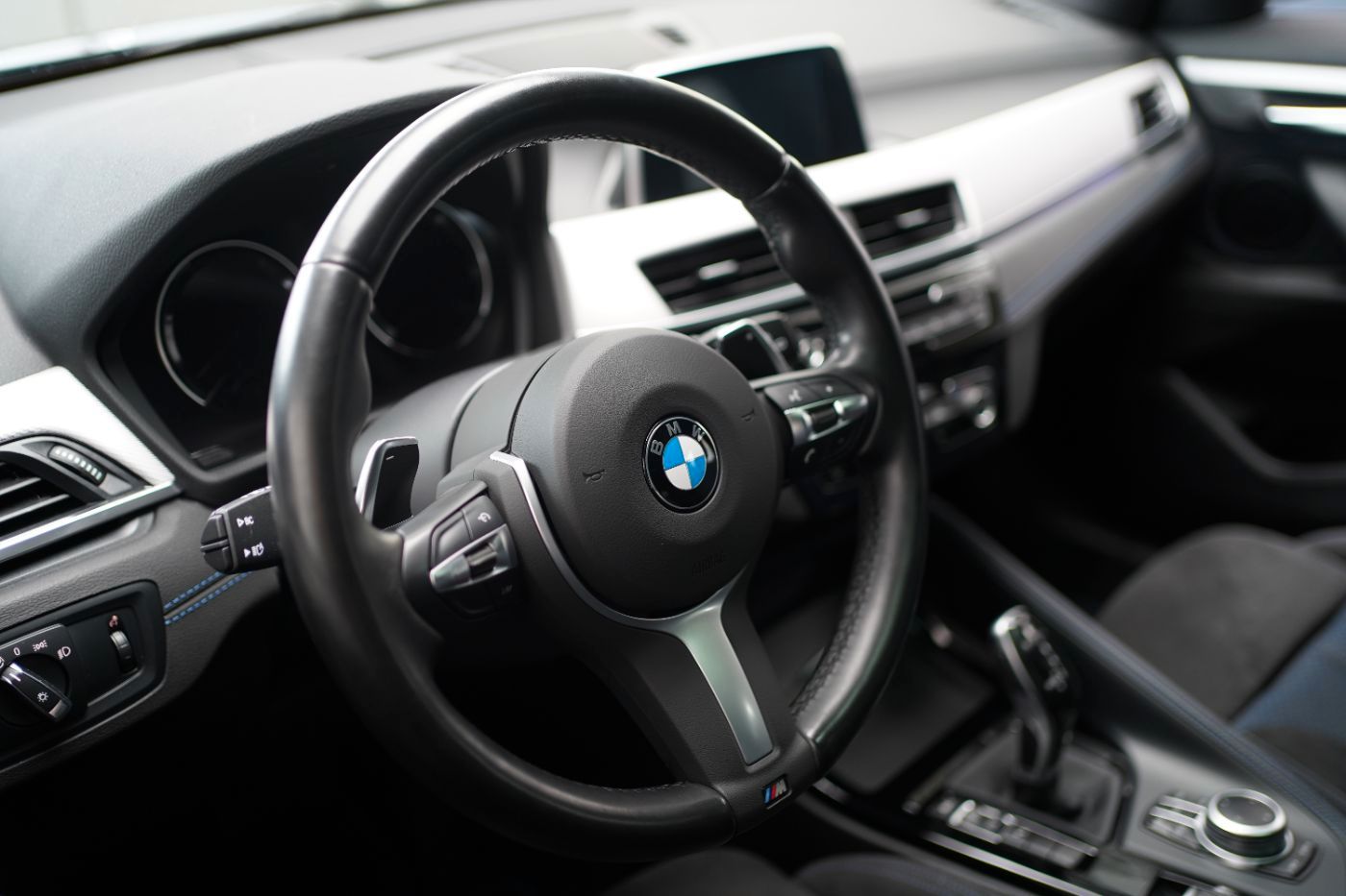 Fahrzeugabbildung BMW X2 20i M Sport +Glasdach+LED+Komfortzugang+AHK