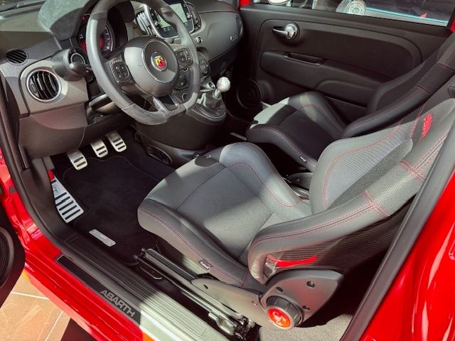 Fahrzeugabbildung Abarth 595C  Esseesse Estetico BEATS AKRAPOVIC
