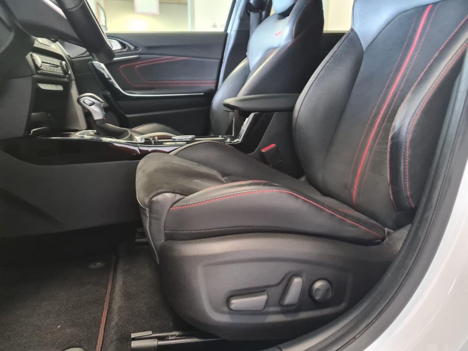 Fahrzeugabbildung Kia pro cee'd / LED / KAMERA / SCHECKHEFT / E-SITZ