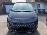 Hyundai Staria Signature 4WD AHK 7-Sitzer 8-Fach bereif - Hyundai STARIA: Von Privat