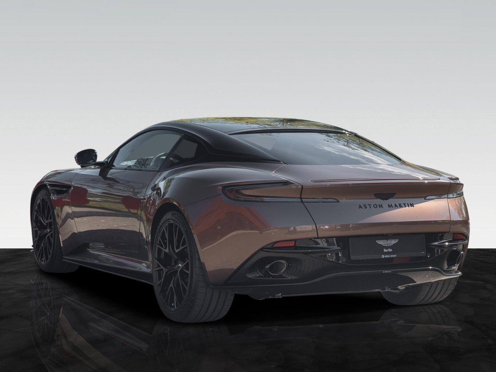 Aston Martin DB12 | Carbon Ceramic Brakes | B&W imagem 2